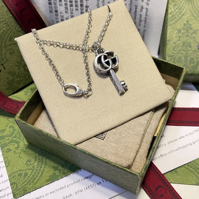 G*u*i necklaces